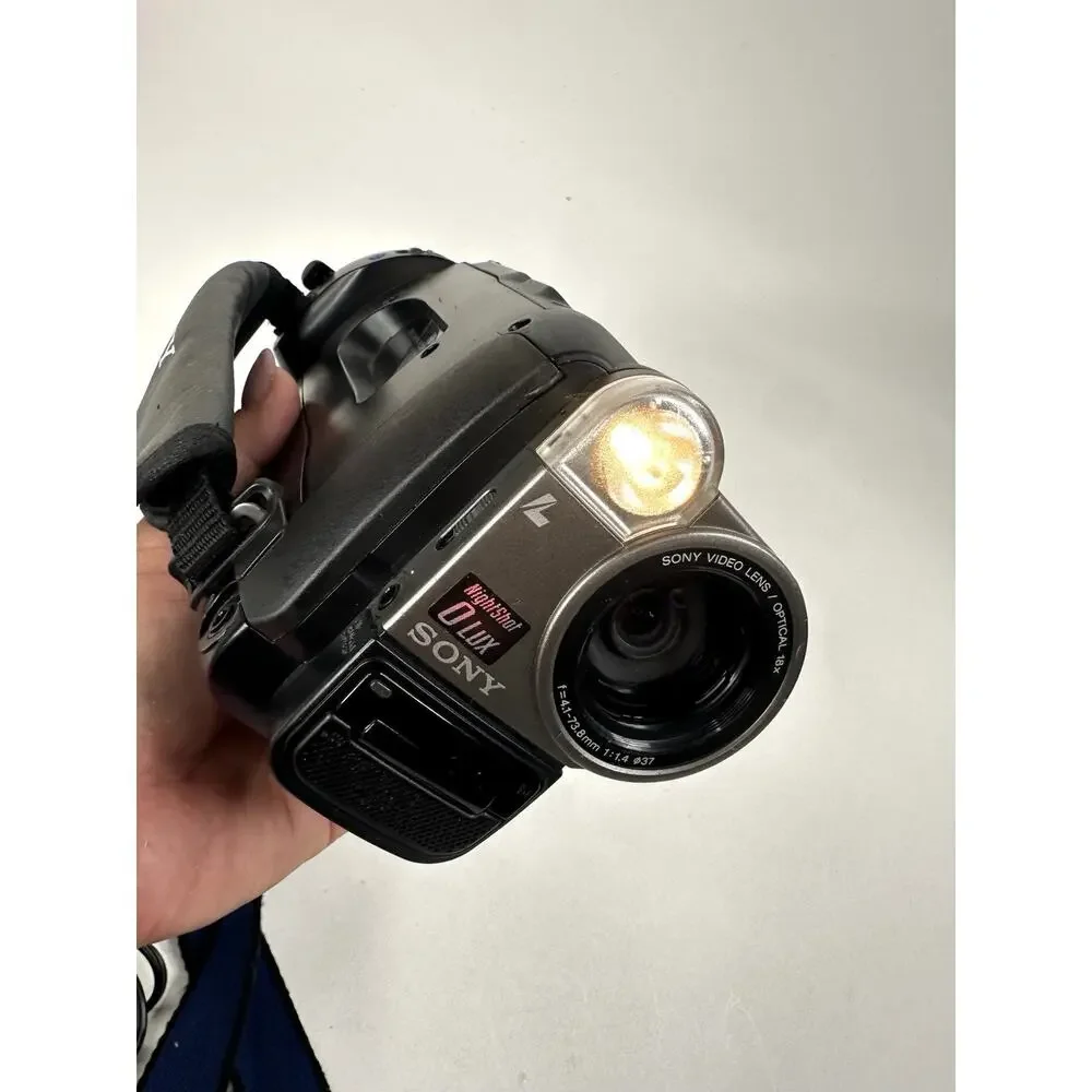 Sony Handycam Vision CCD-TRV36 NTSC Hi8 NightShot Camcorder WORKS Needs Battery